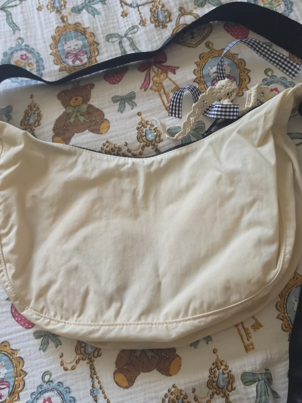 BAGGU Medium Embroidered Cream Crescent Shoulder Bag